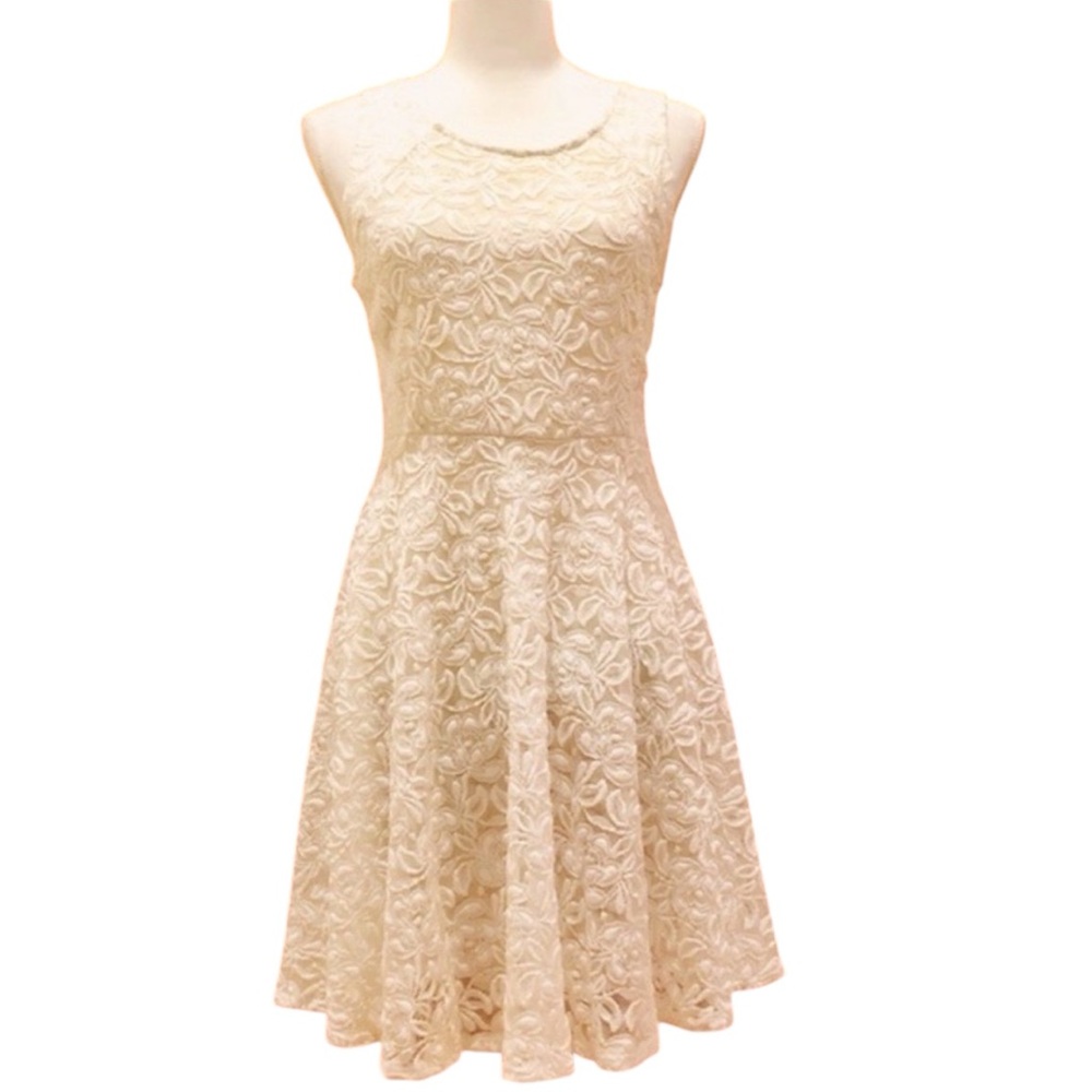 Aqua from Bloomingdale’s White Fitted Stretch Lace Dress, sz M